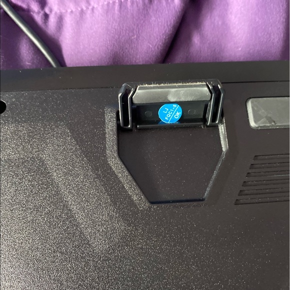 Logitech G910 Lightup RGB Gaming Keyboard - Picture 4 of 8